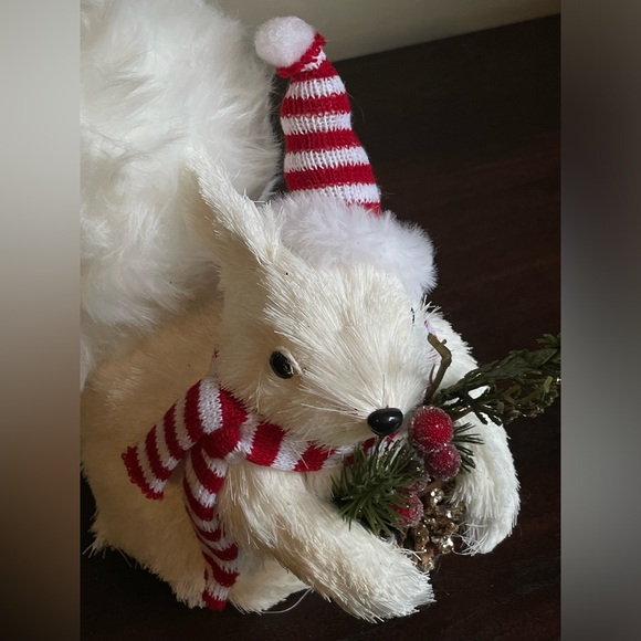 White Christmas Woodland Squirrel - Picture 6 of 12